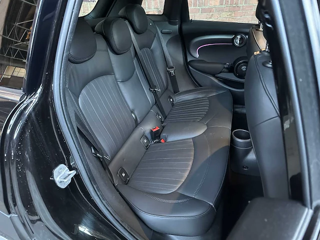 Mini cooper s jcw 2.0 161pk 2021, x-565-gz - afbeelding 37 van  46