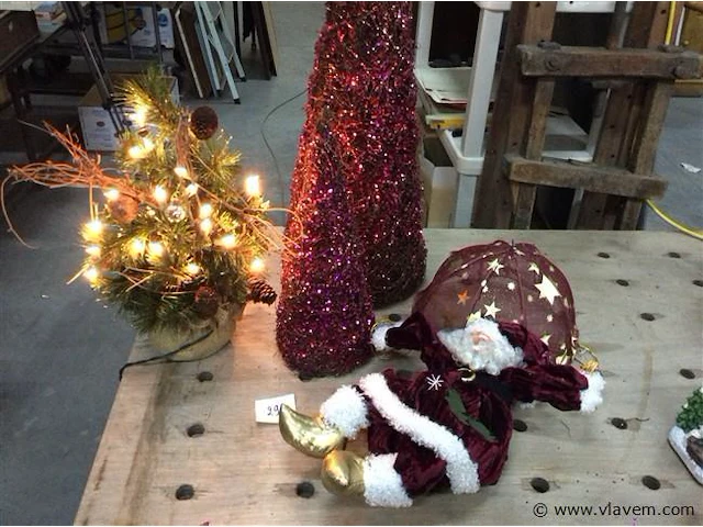 Mini kerstboom 2stuks + kerstman ( besch.) + boompje - afbeelding 1 van  3