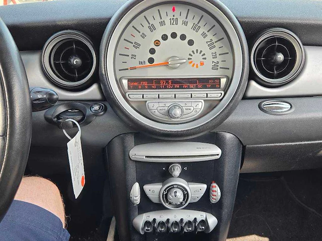 Mini mini clubman 1.6 cooper d pepper , 71-gfk-4 - afbeelding 2 van  17