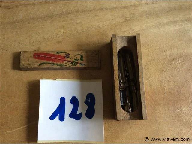 Mini pennenbakje ( hout ) met pennen - afbeelding 1 van  3