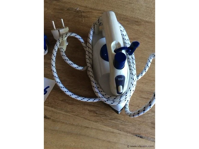 Mini stoomstrijkijzer tomado - afbeelding 2 van  2