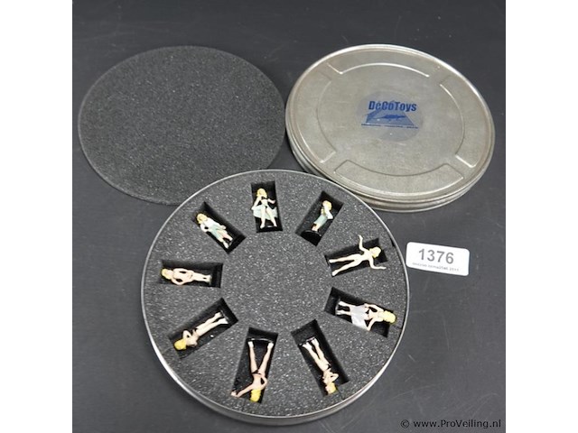 Mini striptease van dany décotoys, 9 beeldjes, gelimiteerde en genummerde oplage - afbeelding 2 van  5