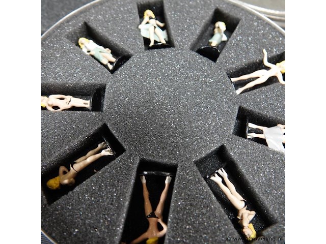 Mini striptease van dany décotoys, 9 beeldjes, gelimiteerde en genummerde oplage - afbeelding 4 van  5