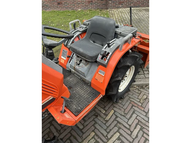 Mini tractor met grondbak kubota, aste a-155 - afbeelding 7 van  9