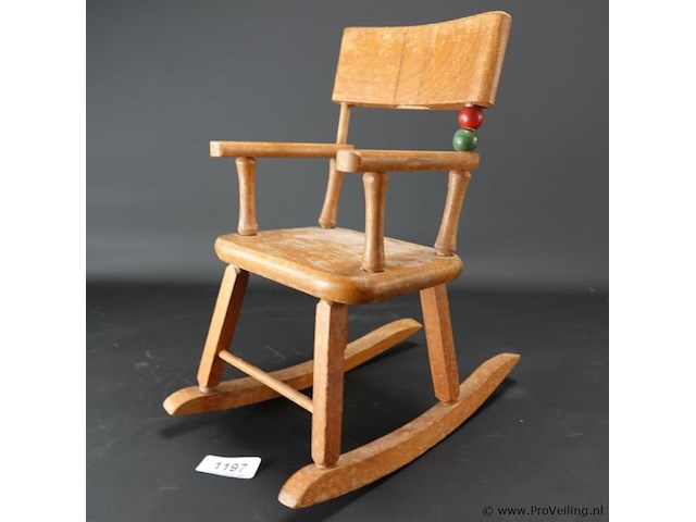 Miniatuur houten schommelstoel - afbeelding 1 van  5