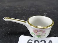 Miniatuur porseleinen steelpan - afbeelding 1 van  3