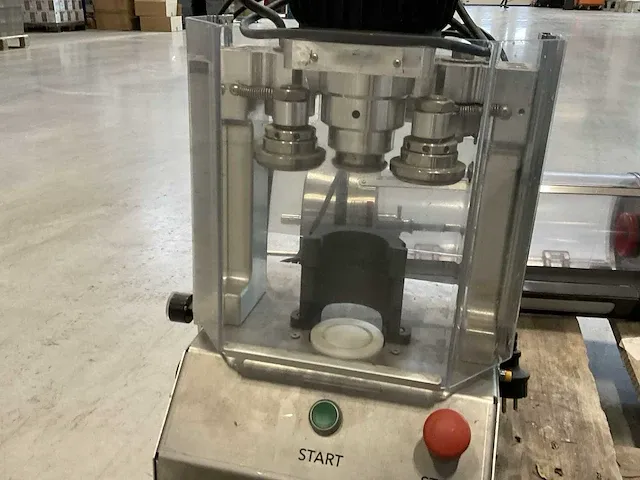 Minicannery blikjes afvulmachine - afbeelding 5 van  9