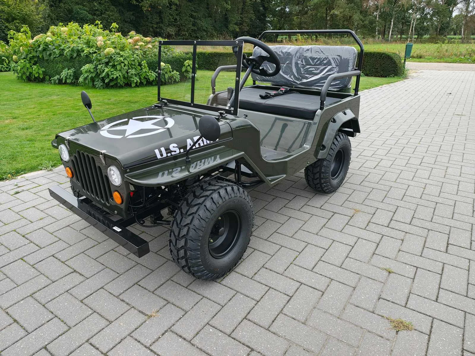 Minigravers, heftrucks, quads en gereedschappen