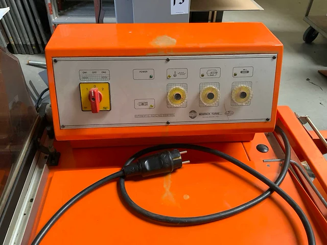 Minipack fm 75 digit krimpfolie verpakkingsmachine - afbeelding 5 van  6