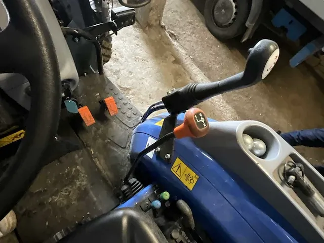 Minitractor - new holland boomer 50 - *249 draaiuren* - afbeelding 27 van  47