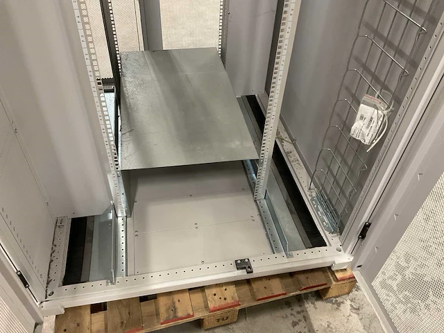 Minkels 19” - 46u 4-deurs patchkast - afbeelding 6 van  6