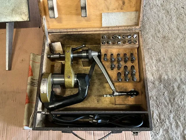 Mira vg-20 klepzitting bewerkingmachine - afbeelding 5 van  7