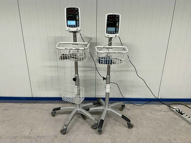 Misdragen vs800 patiëntmonitor (2x) - afbeelding 1 van  5