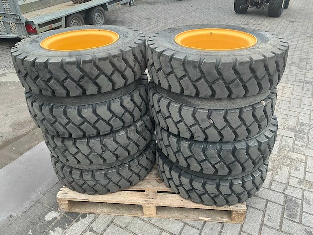 Mitas fork lift fl-08 dubbellucht bandenset voor volvo ew60 kraan - afbeelding 4 van  11