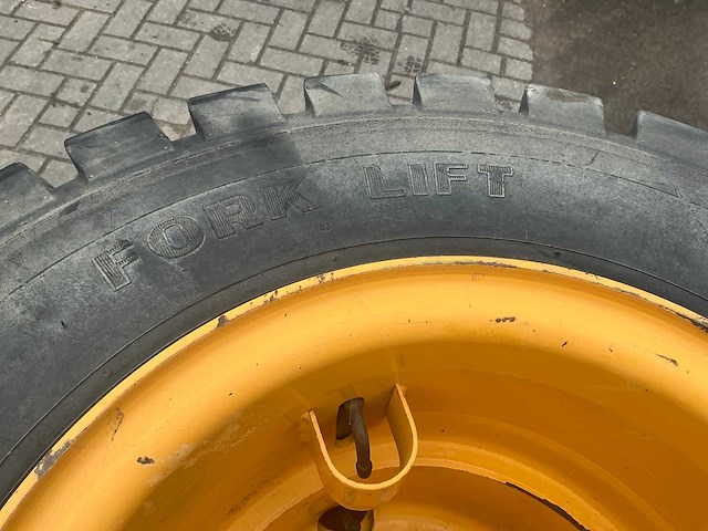 Mitas fork lift fl-08 dubbellucht bandenset voor volvo ew60 kraan - afbeelding 10 van  11
