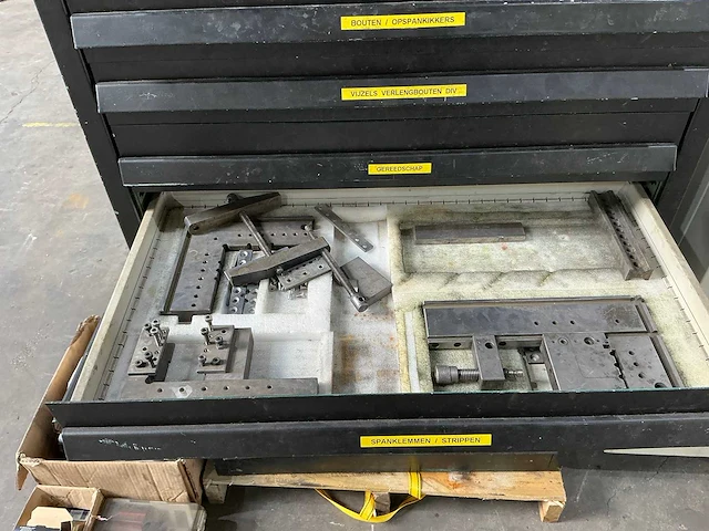 Mitsubishi - 1999 - fx20k - draadvonk- en erodeermachine - afbeelding 5 van  26