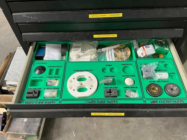Mitsubishi - 1999 - fx20k - draadvonk- en erodeermachine - afbeelding 7 van  26