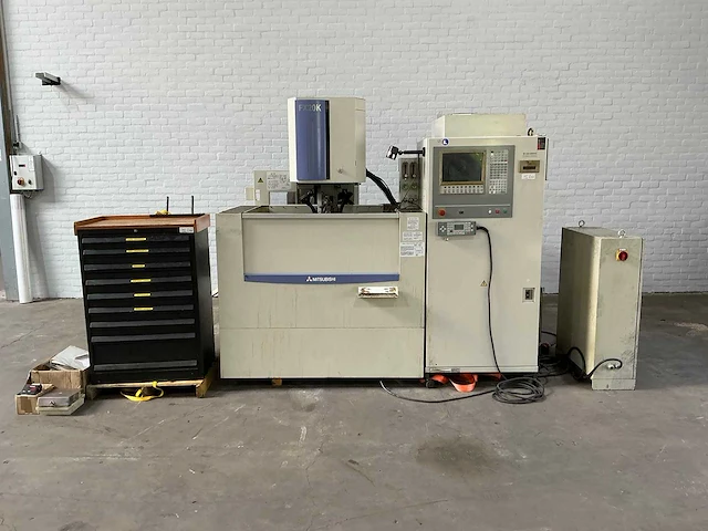 Mitsubishi - 1999 - fx20k - draadvonk- en erodeermachine - afbeelding 1 van  26