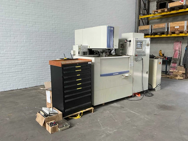 Mitsubishi - 1999 - fx20k - draadvonk- en erodeermachine - afbeelding 12 van  26