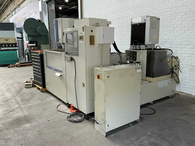 Mitsubishi - 1999 - fx20k - draadvonk- en erodeermachine - afbeelding 20 van  26