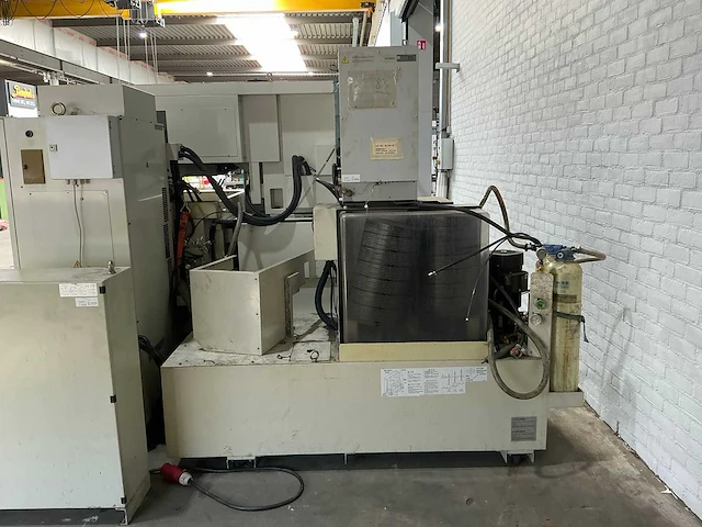 Mitsubishi - 1999 - fx20k - draadvonk- en erodeermachine - afbeelding 22 van  26
