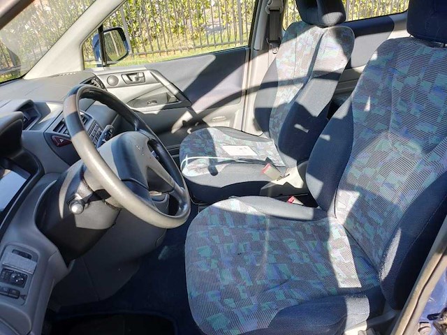 Mitsubishi - 2000 - space runner - 2.0 glx - 31-gj-px - afbeelding 3 van  14