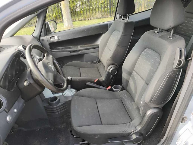 Mitsubishi - 2005 - colt - 1.3 invite - 39-rs-hd - afbeelding 3 van  14
