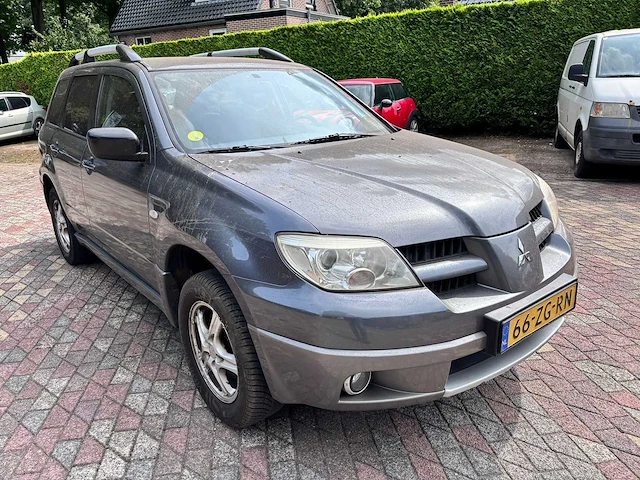 Mitsubishi - 2008 - outlander sport - 2.0 invite+ - 66-zg-rn - schade - afbeelding 2 van  18