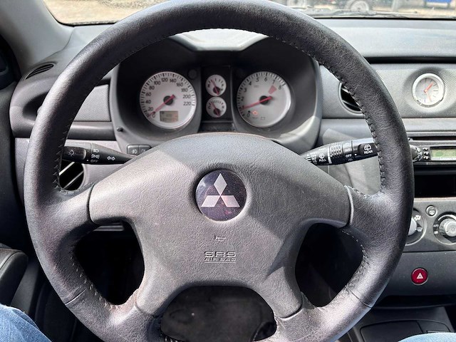 Mitsubishi - 2008 - outlander sport - 2.0 invite+ - 66-zg-rn - schade - afbeelding 2 van  18