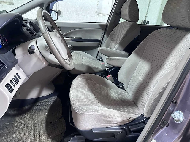 Mitsubishi - grandis - 2.4-16v intense 6p. - 16-pb-nk - afbeelding 5 van  17