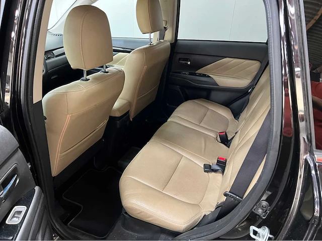 Mitsubishi - outlander - 2.0 ev plug in hybrid - lpg - personenauto -2015 - afbeelding 7 van  38