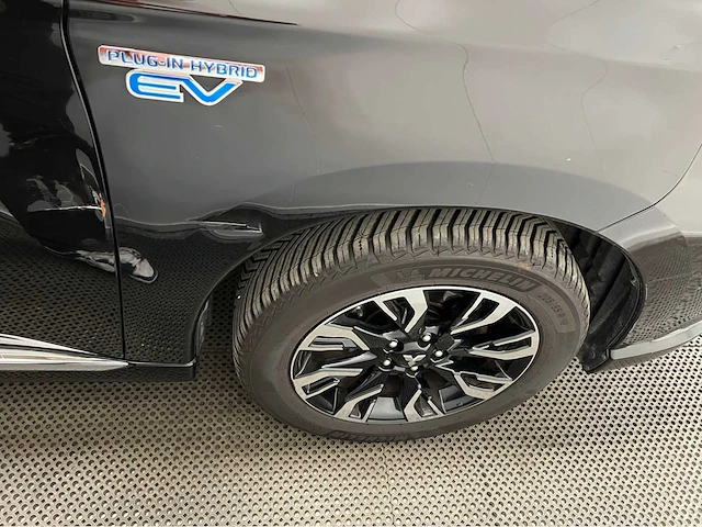 Mitsubishi - outlander - 2.0 ev plug in hybrid - lpg - personenauto -2015 - afbeelding 13 van  38