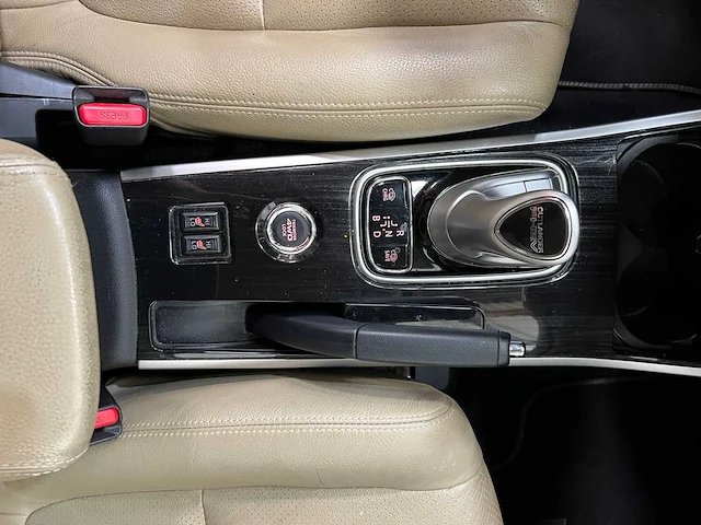 Mitsubishi - outlander - 2.0 ev plug in hybrid - lpg - personenauto -2015 - afbeelding 17 van  38