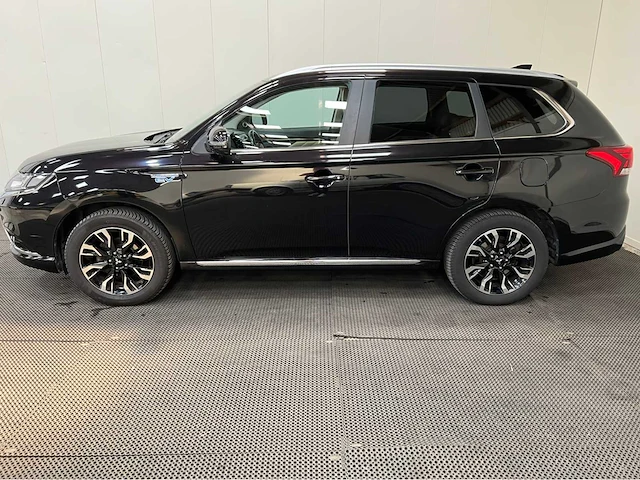 Mitsubishi - outlander - 2.0 ev plug in hybrid - lpg - personenauto -2015 - afbeelding 12 van  38