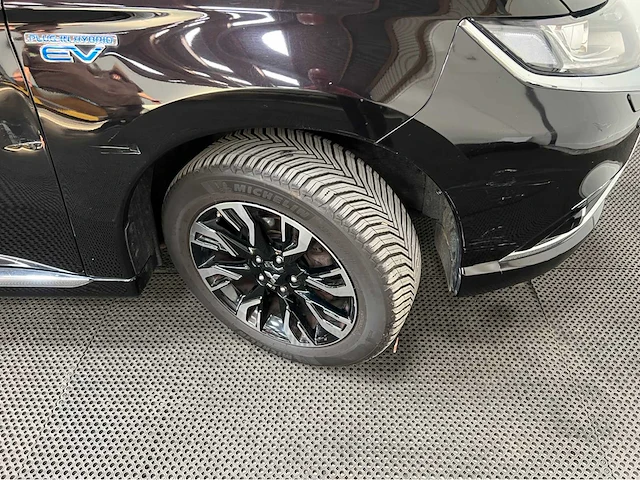 Mitsubishi - outlander - 2.0 ev plug in hybrid - lpg - personenauto -2015 - afbeelding 25 van  38