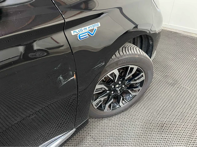 Mitsubishi - outlander - 2.0 ev plug in hybrid - lpg - personenauto -2015 - afbeelding 29 van  38