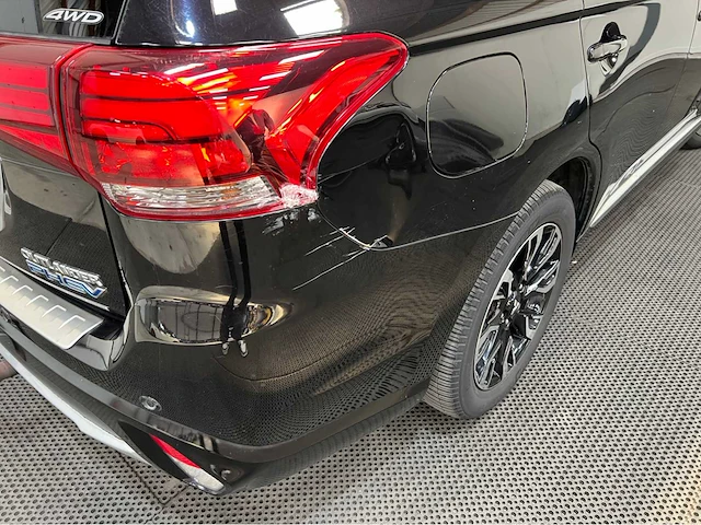 Mitsubishi - outlander - 2.0 ev plug in hybrid - lpg - personenauto -2015 - afbeelding 30 van  38