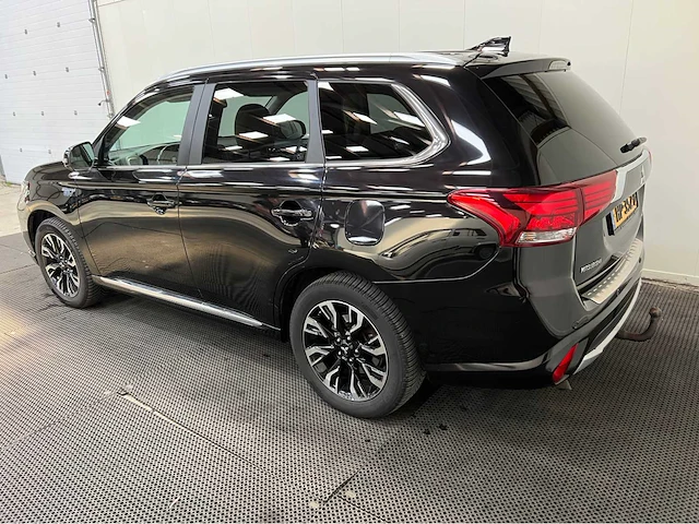 Mitsubishi - outlander - 2.0 ev plug in hybrid - lpg - personenauto -2015 - afbeelding 23 van  38