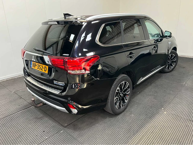 Mitsubishi - outlander - 2.0 ev plug in hybrid - lpg - personenauto -2015 - afbeelding 34 van  38