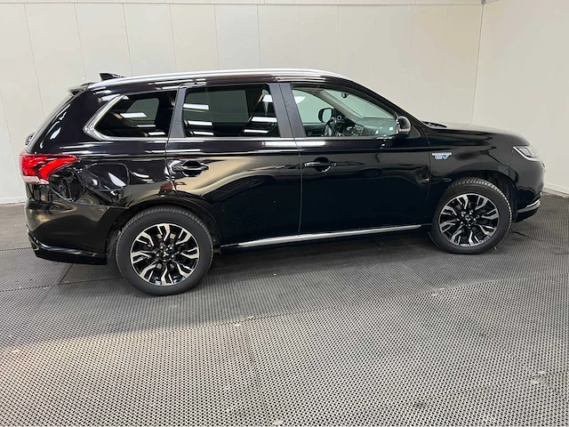 Mitsubishi - outlander - 2.0 ev plug in hybrid - lpg - personenauto -2015 - afbeelding 35 van  38