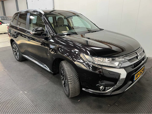 Mitsubishi - outlander - 2.0 ev plug in hybrid - lpg - personenauto -2015 - afbeelding 36 van  38