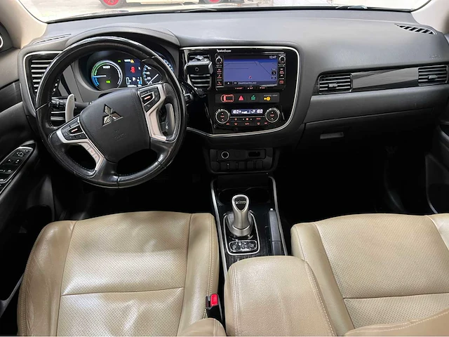 Mitsubishi - outlander - 2.0 ev plug in hybrid - lpg - personenauto -2015 - afbeelding 38 van  38
