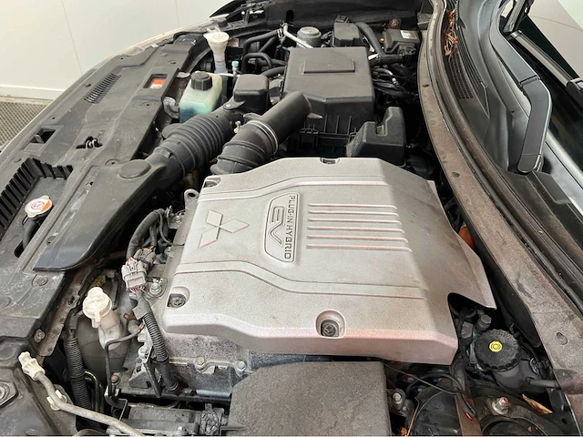 Mitsubishi - outlander - 2.0 ev plug in hybrid - lpg - personenauto -2015 - afbeelding 16 van  38
