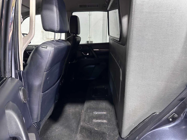 Mitsubishi - pajero - 3.2 di-d invite pv automaat- 5-vrh-43 - afbeelding 10 van  21
