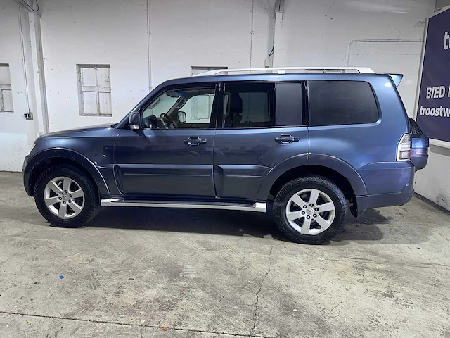 Mitsubishi - pajero - 3.2 di-d invite pv automaat- 5-vrh-43 - afbeelding 12 van  21