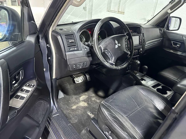 Mitsubishi - pajero - 3.2 di-d invite pv automaat- 5-vrh-43 - afbeelding 21 van  21
