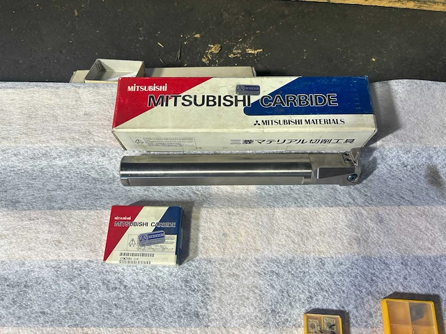 Mitsubishi carbide gym 25 r/l freesgereedschap - afbeelding 1 van  4