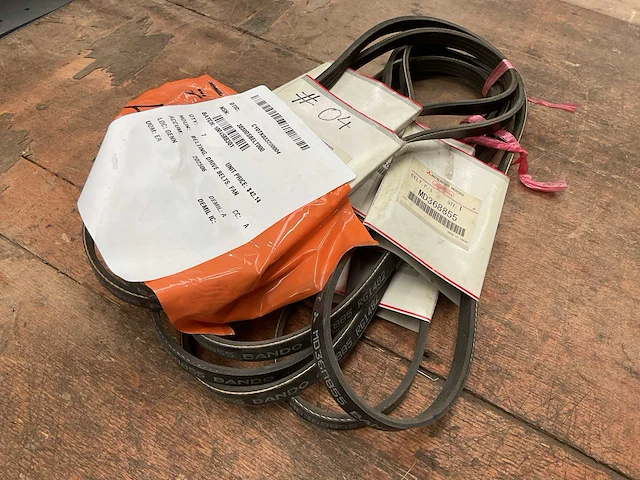 Mitsubishi motors drive belt (7x) - afbeelding 1 van  3