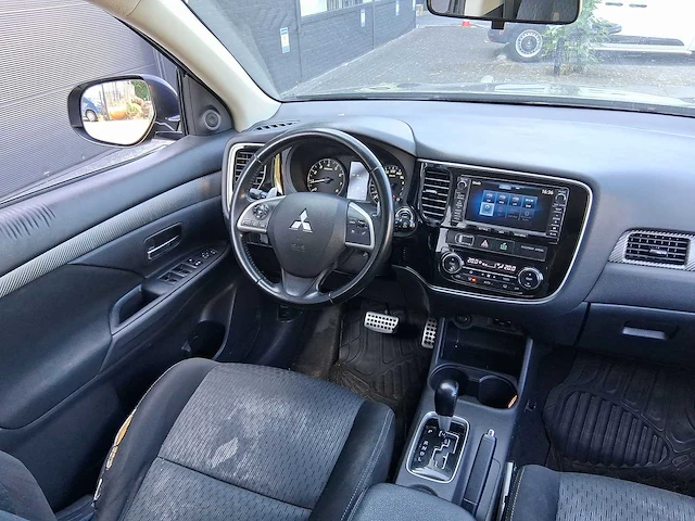 Mitsubishi outlander 2.0 business edition car 2015 | 6-zst-57 - afbeelding 21 van  29