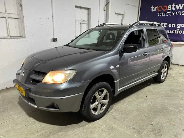 Mitsubishi outlander 2.0 invite+, 42-tj-jv - afbeelding 1 van  16